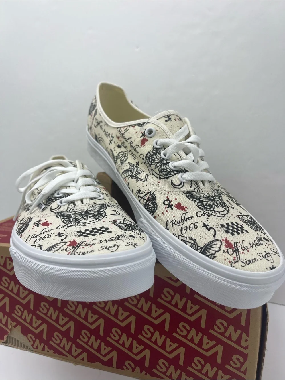 Vans Men’s Autentic Butterfly Journal Marshmallow
VN0A5KS9KIG Sneakers
Tattoo - Picture 3 of 16